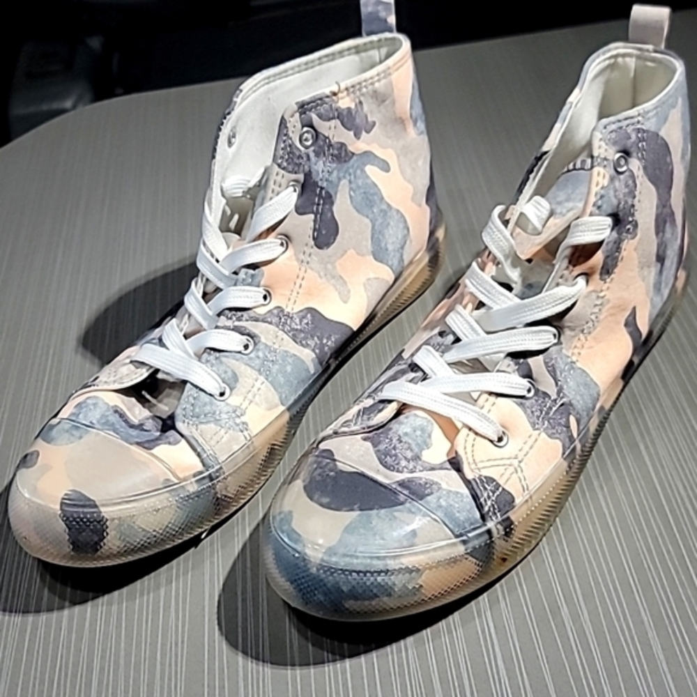 VINTAGE HAVANA Rewind Pink Camo High Top Canvas Sneakers Women's 8.5‎ NWOT